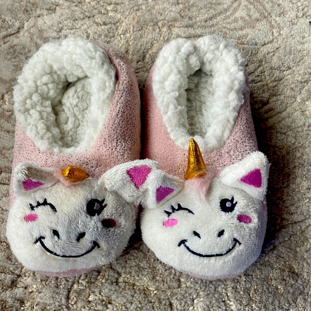 Girls 10/12 toddler unicorn fuzzy slip on house shoes